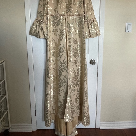 New Powder Bridal Dress- fully lined - Picture 2 of 12